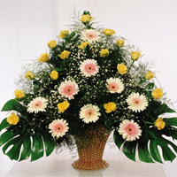  Ankara Ufuktepe Mahallesi yurti�i �i�ek sipari�i  17 adet sari g�l 9 adet gerbera sepette