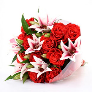  Ankara Yayla Mahallesi �i�ek yolla  3 dal kazablanka ve 11 adet k�rm�z� g�l