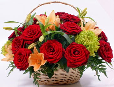 Sepette 5 adet k�rm�z� g�l ve k�r �i�ekleri  Ankara Sanatoryum �i�ek ma�azas�  