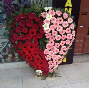 Kalp pano kalp �eklinde pano �i�e�i  Ankara Ufuktepe Mahallesi yurti�i �i�ek sipari�i 