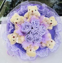 6 adet pelu� ay�c�k ve 6 adet yapay g�l