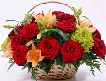 Sepette 5 adet k�rm�z� g�l ve k�r �i�ekleri  Ankara Sanatoryum �i�ek ma�azas�  